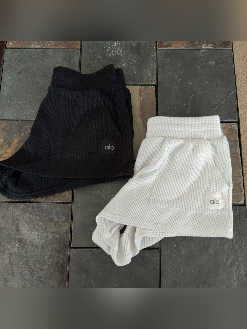2 Alo Yoga Weekend Escape waffle knit shorts black/White Small +4006